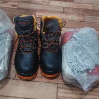 کفش ایمنی و دستکش کار