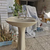 روشویی به همراه شیر اب