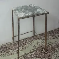 چهارپایه اهنی