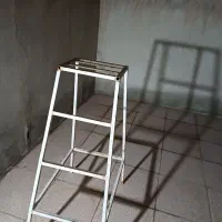 چهارپایه آهنی