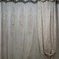 یک عدد پرده و والان و کتیبه