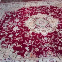 یک تخته فرش ۱۲ متری رنگ لاکی در حد نو