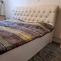 تختخواب همراه با دو تا خوشخواب