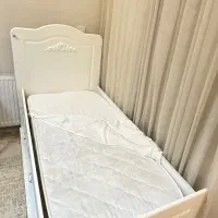 تخت کودک برند آراد بسیار نو (استفاده در حد ۳ هفته)