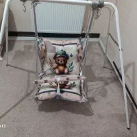 تاپ ریلکسی کودک همراه با پایه فلزی محکم در حد نو