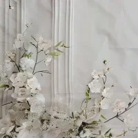 بکگراند عکاسی طرح عمارت کلاسیک با گلهای سفید|تابلو، نقاشی، عکس|تهران, بازار|دیوار