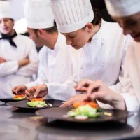 استخدام کمک آشپز و ظرف شور