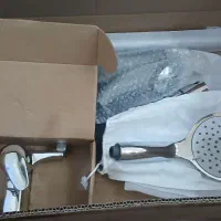 تعدادی شیرالات دوش حمام و روشویی