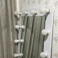 ایینه قدی با دور کامل ۱۶ تا لامپ