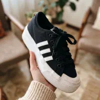 کفش adidas زنانه