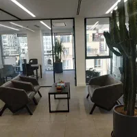 فروش فوری پارتیشن شیشه ای با کلاف و یراق و درب