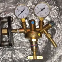 یک عدد مانومتر و ده متر کابل سه فاز چهار رشته ای