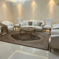 مبلمان و میز ناهار خوری تمیز و سالم