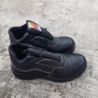 کفش ایمنی مارک پای آرا سایز۴۲