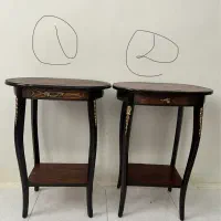 دو عدد میز چوبی تلفن ،آباژور ،گرامافون ،کنارسالنی