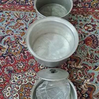 تعدادی قابلمه آبکش و ملاقه بزرگ