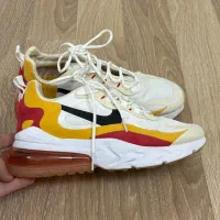 دو عدد کفش|کیف، کفش، کمربند|گنبد کاووس, |دیوار