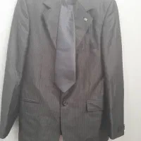 کت وشلوار همراه با کراوات