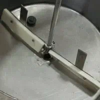 دیگ با هم زن برقی