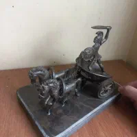 مجسمه ارابه ران قدیمی