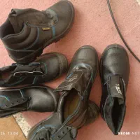 کفش و لباس کار