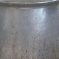 ۱عدد دیگ روحی بهمراه درب دیگ وابگردان و ملاقه و ..