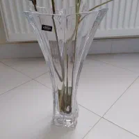 سه شاخه گل و گلدان بوهمیا