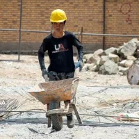 در خواست کارگر ساختمانی