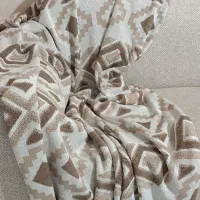 شال مبل و دوعدد کوسن