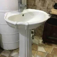 روشویی سالم تمیز با شیر