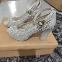 چند عدد کفش مجلسی و صندل