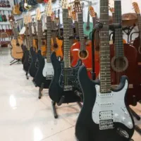 بیش از، یکصد مدل گیتار با کیفیت //