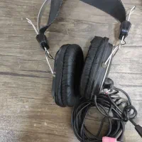 یک عدد هدفون سیمی