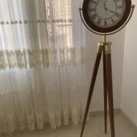 ساعت سه پایه چوبی