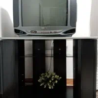 تلویزیون و میز تلویزیون