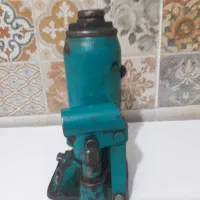 جک روغنی نیسان و وانت|قطعات یدکی و لوازم جانبی|رشت, منظریه|دیوار