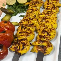 به آشپز ماهر کار در رستوران فقط ظهر