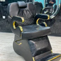 صندلی و آیینه آرایشگاه