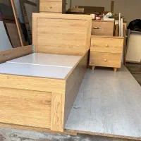 تخت یکنفره با پاتختی دو کشوی پایه چوبی