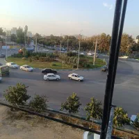 واحد فرهنگیان دوبلکس بر بلوار اصلی و خیابان.