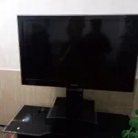 تلویزیون 42اینچ با میز تلویزیون