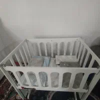 گهواره کنار مادر