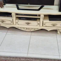 میز تلویزیون کاملا سالم و تمیز