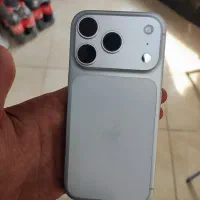 آیفون ۱۷ پروسفید