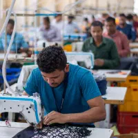 خیاط چرخ کار با حقوق بالا ۴۰ میلیون