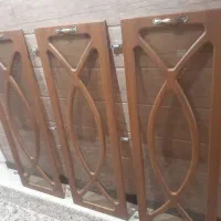 سه عدد درب چوبی همراه با شیشه ودستگیره در حد نو