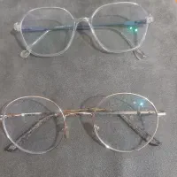 تعدادی عینک با شیشه ساده و شیشه طبی