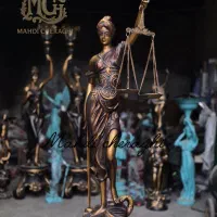 مجسمه بانوی عدالت