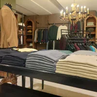 نیازمند یک فروشنده برای پوشاک کلاسیک