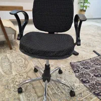 یک عدد صندلی چرخدار در حد نو تو عکس کاملا مشخصه